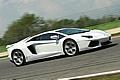 Der Aventador LP 700-4 wird von einem Zwölfzylinder-Motor mit 700 PS angetrieben, der sich als ein wahres Kraftpaket bei ersten Testfahrten zeigte. Foto: UnitedPictures/Auto-Reporter.NET